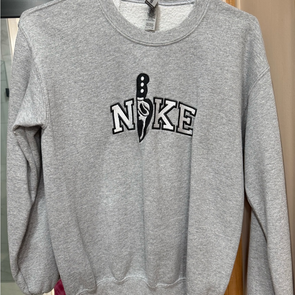 Gildan Gray Heavy Blend Sweatshirt